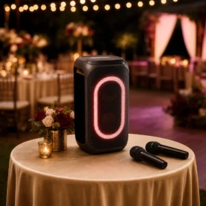 soundcore Rave 3S Partybox mit kabellosen Mikrofonen bei einem Event im Einsatz